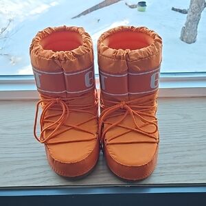 ●●ORANGE "MOON BOOTS" NWOT S 9-10●●